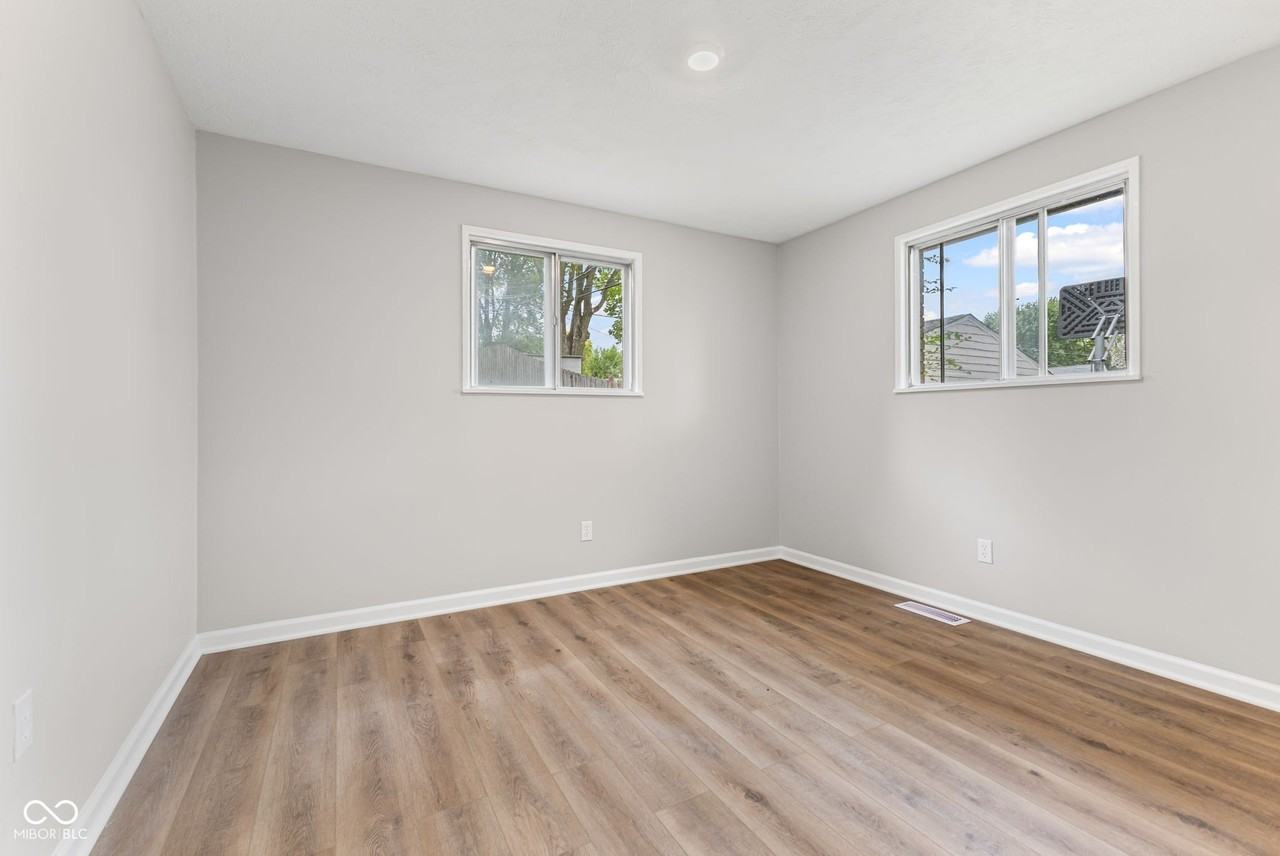 111 W Southern Ave - Photo 7 of 15