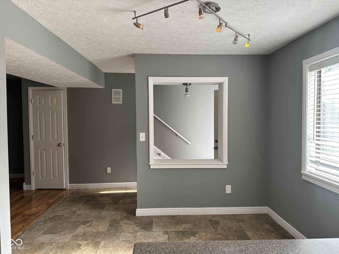 7890 Benjamin Dr - Photo 3 of 14