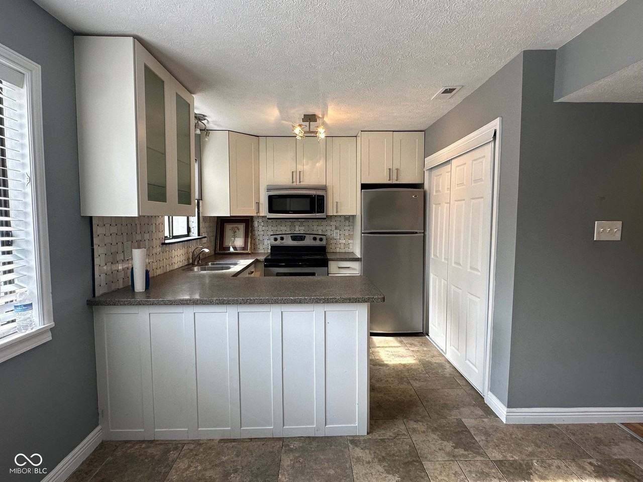 7890 Benjamin Dr - Photo 5 of 14