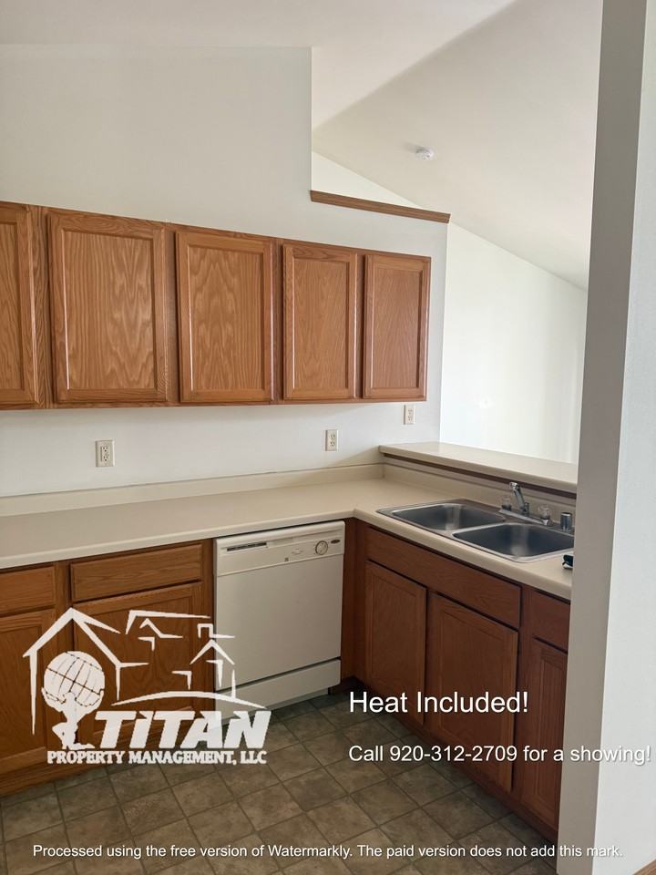 1730 Robin Ave, Oshkosh - Photo 4 of 9