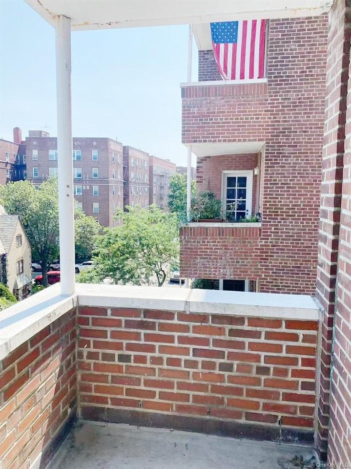 7540 Austin St Apt 4hr #4HR - Photo 4 of 11