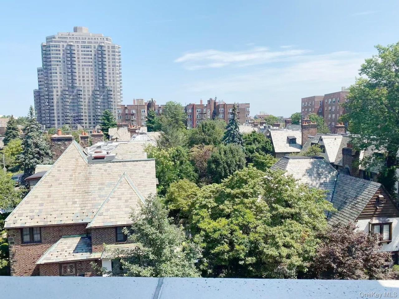 7540 Austin St Apt 4hr #4HR - Photo 5 of 11