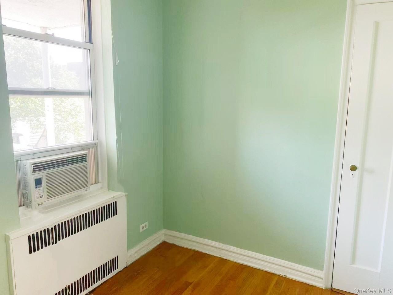 7540 Austin St Apt 4hr #4HR - Photo 6 of 11