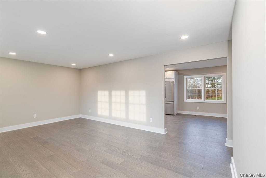 970 Village Ln - Photo 3 of 37