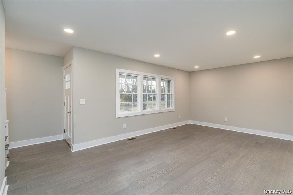 970 Village Ln - Photo 6 of 37