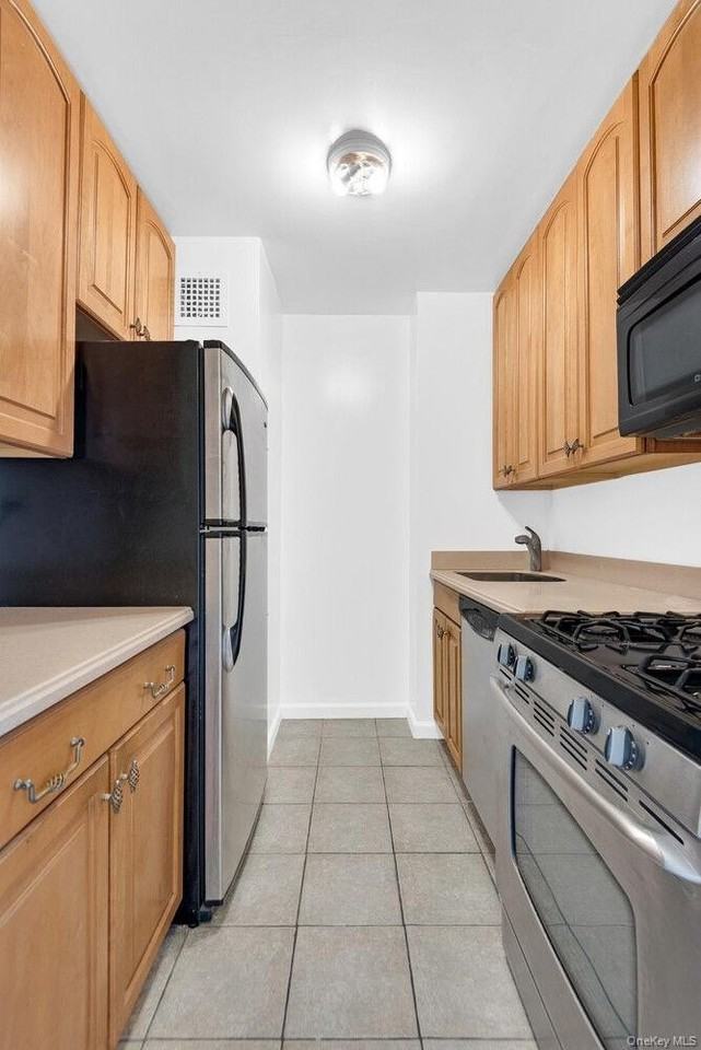 301 E 79th St #28P - Photo 4 of 11