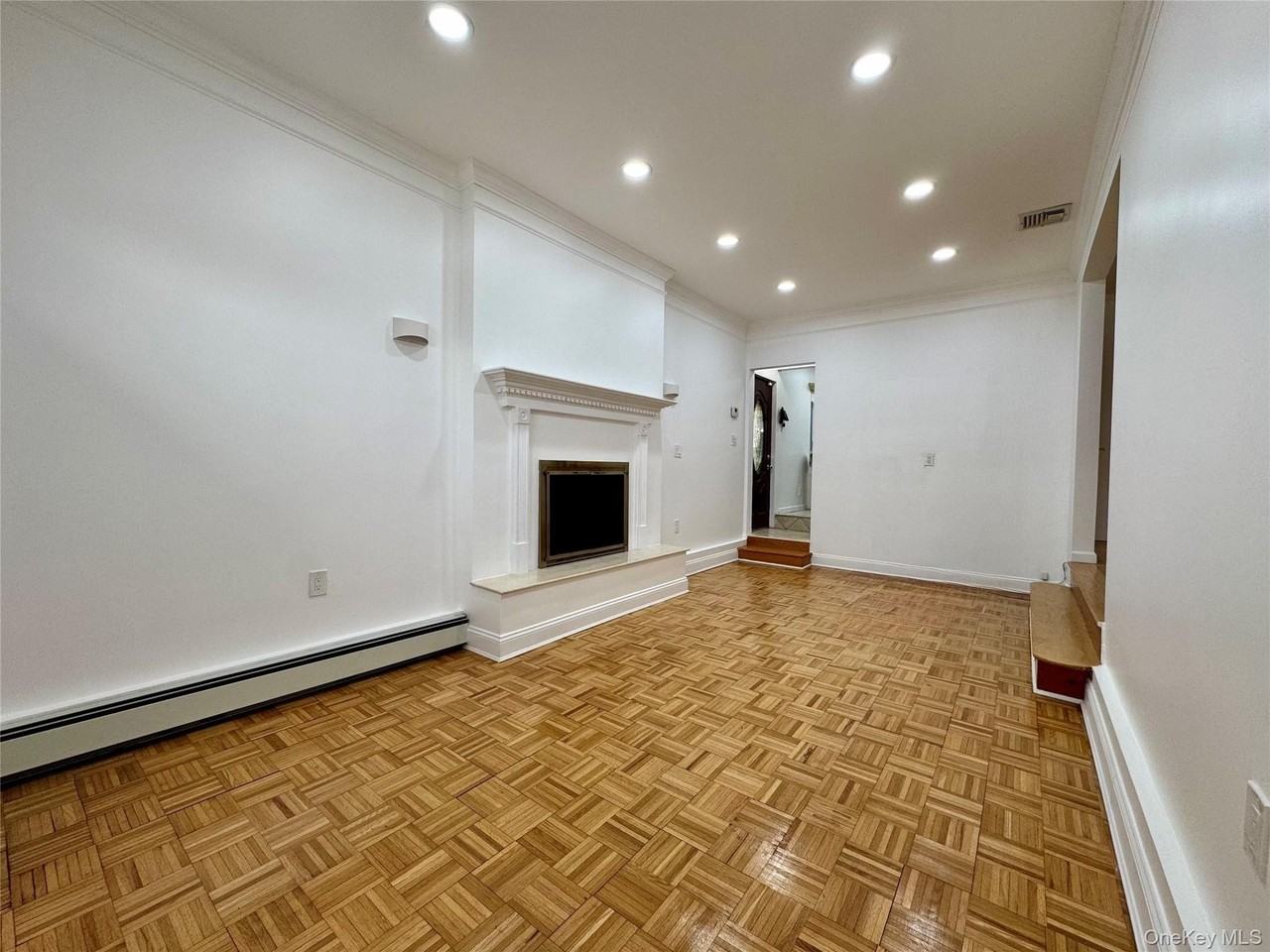 23 Center Dr - Photo 7 of 19