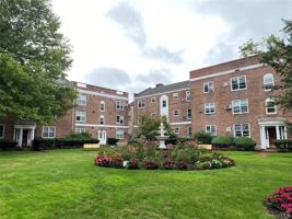 featured image of 221 Middle Neck Rd Apt H3 #H3