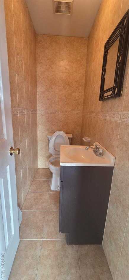 1561 E 94th St 2nd Fl #2ndFL - Photo 3 of 12