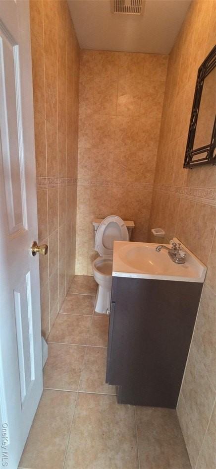 1561 E 94th St 2nd Fl #2ndFL - Photo 4 of 12