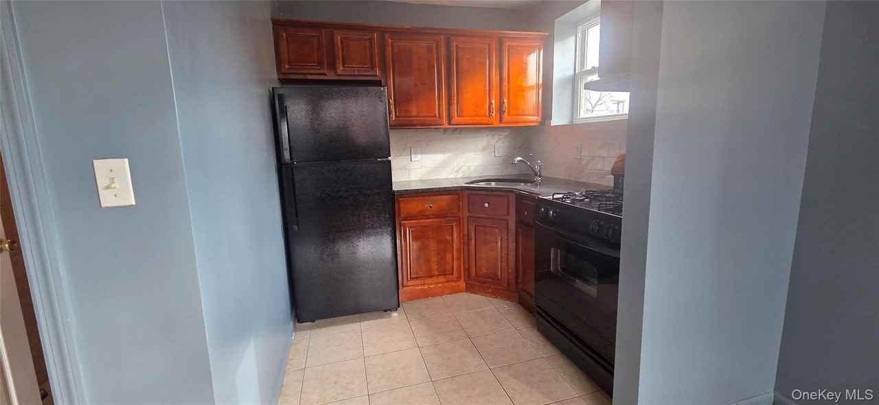 1561 E 94th St 2nd Fl #2ndFL - Photo 7 of 12