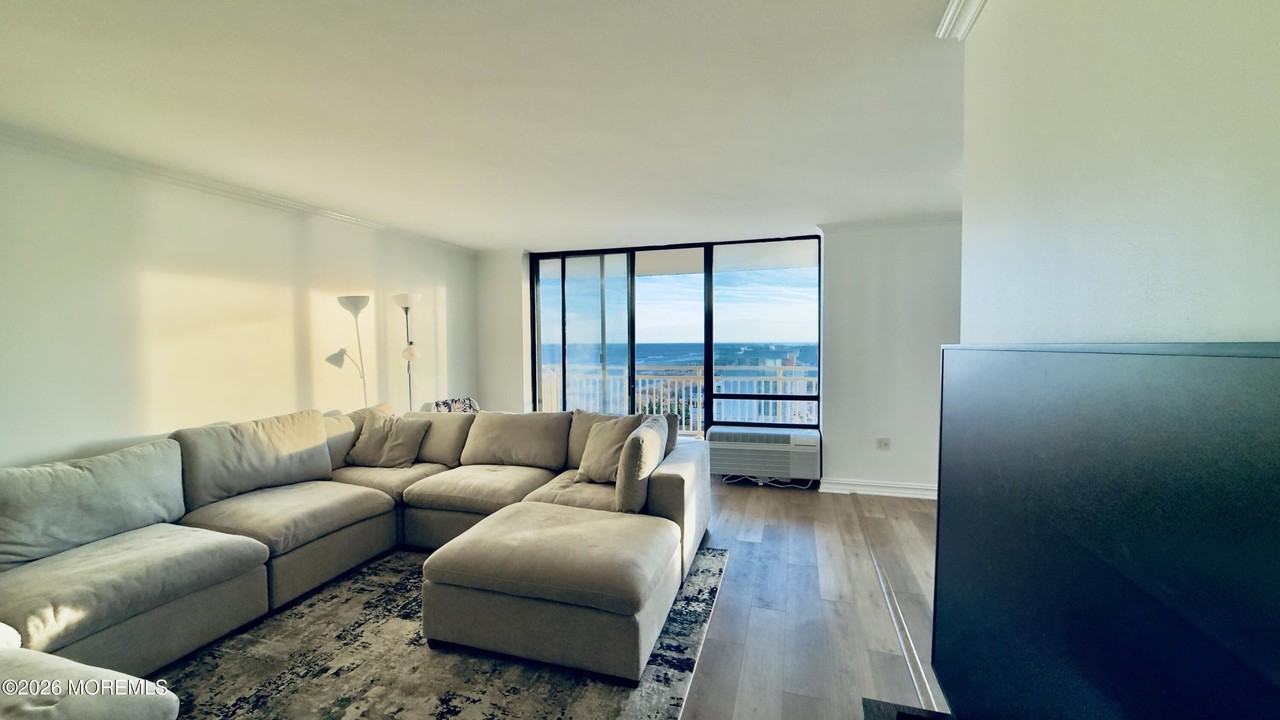 787 Ocean Ave Apt 505 #505 - Photo 4 of 34