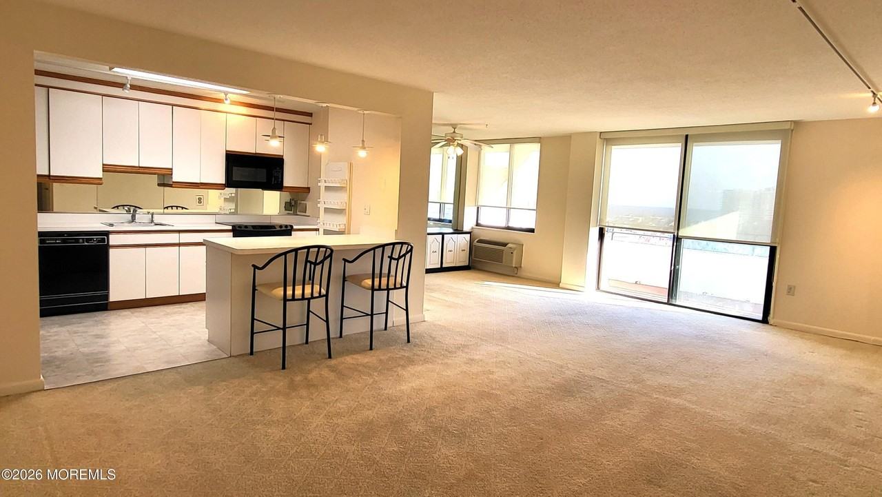 1 Channel Dr Unit 813 #813 - Photo 2 of 39