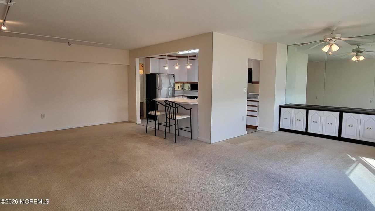 1 Channel Dr Unit 813 #813 - Photo 4 of 39