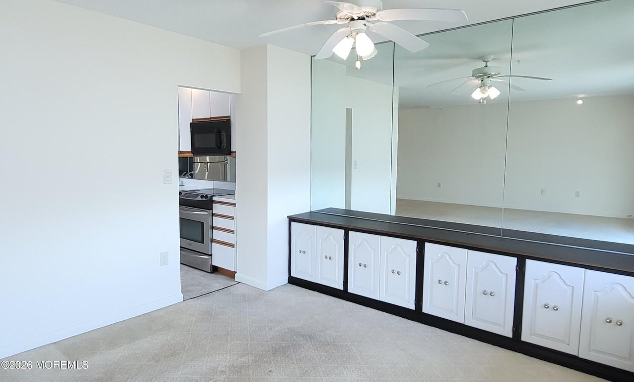 1 Channel Dr Unit 813 #813 - Photo 5 of 39