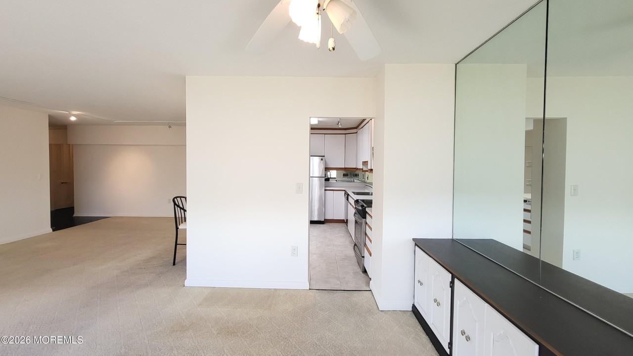 1 Channel Dr Unit 813 #813 - Photo 6 of 39