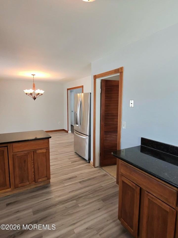 185 Ravenwood Blvd - Photo 7 of 20