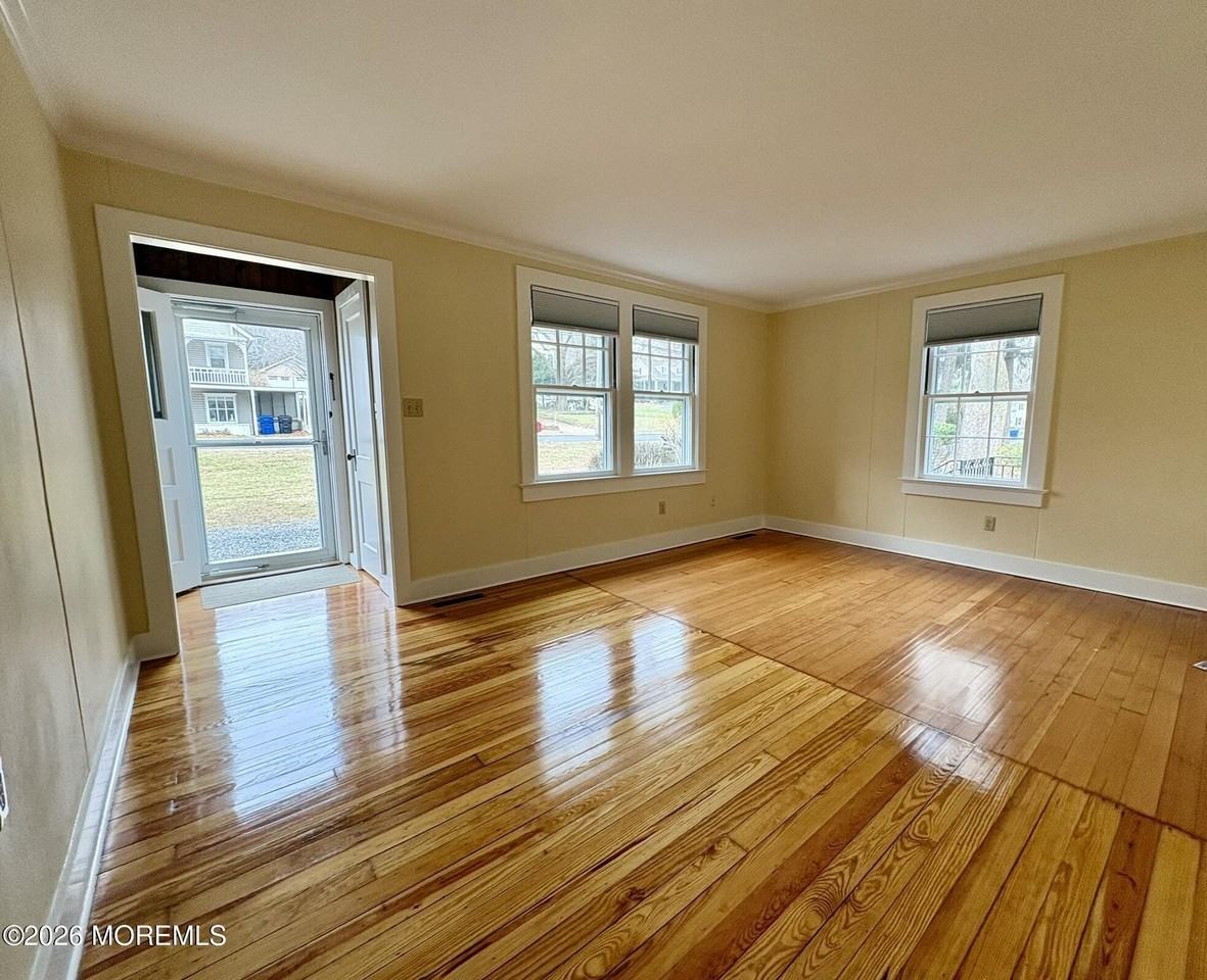 121 Navesink Ave - Photo 5 of 25