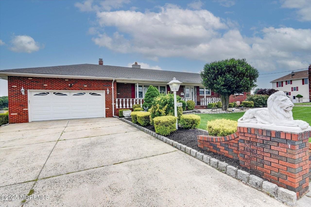 418 Atlantic Ave - Photo 3 of 39