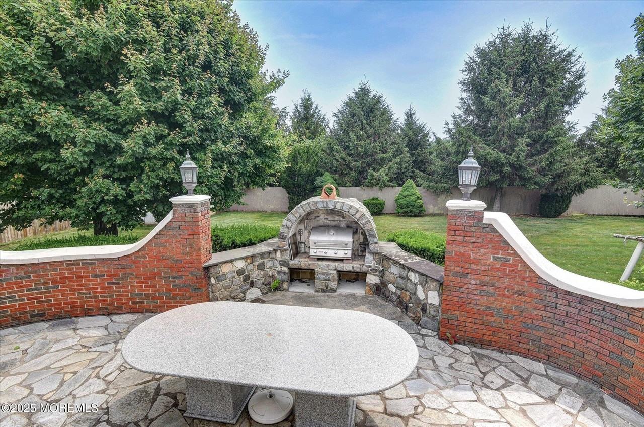 418 Atlantic Ave - Photo 5 of 39