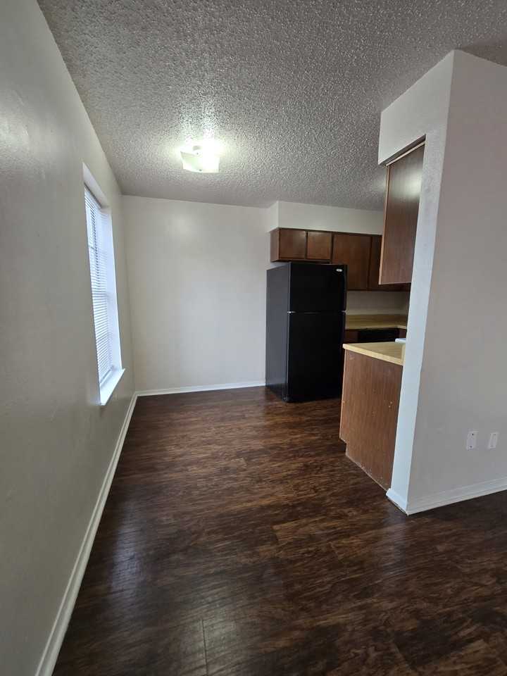 Frankston Apartments - Photo 4 of 14