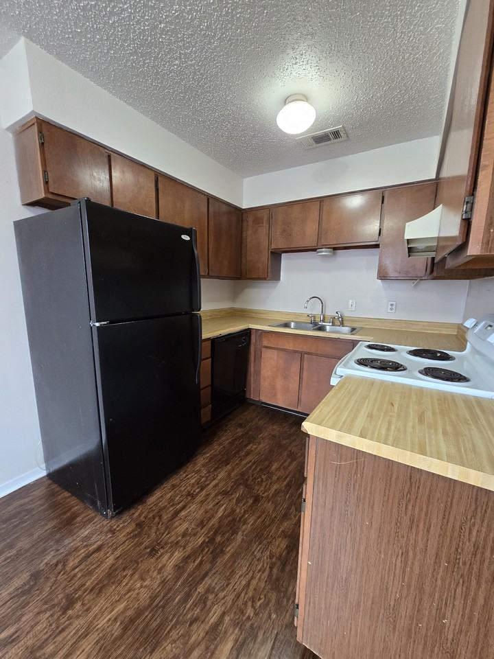 Frankston Apartments - Photo 5 of 14