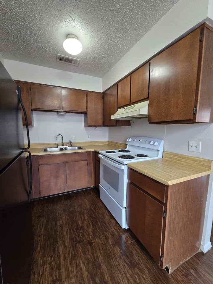 Frankston Apartments - Photo 6 of 14