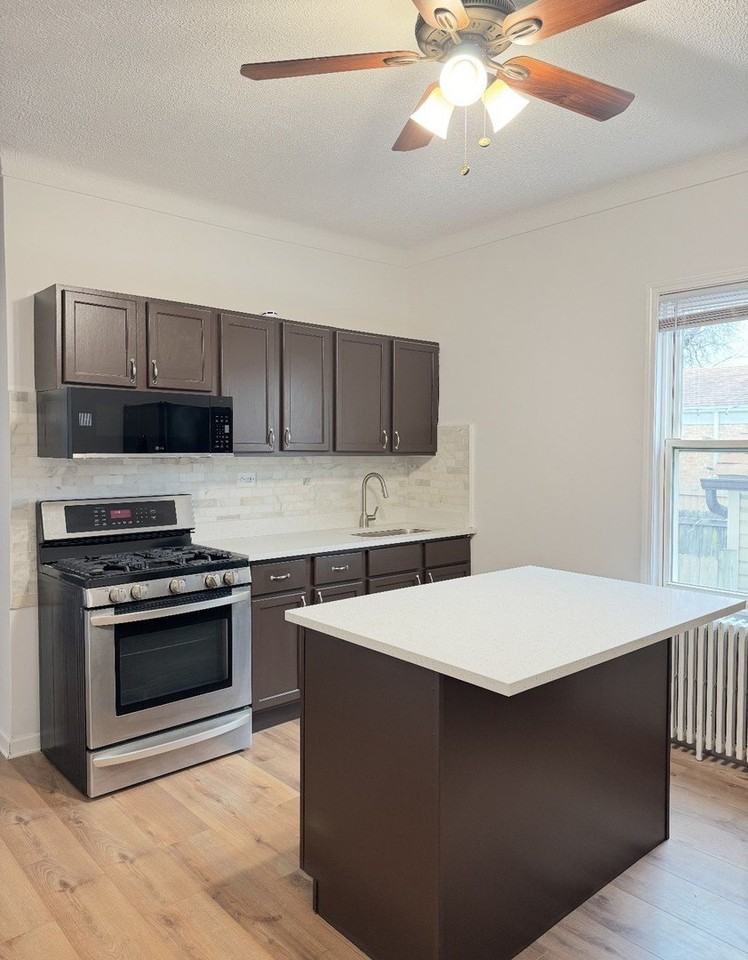 5104 N Austin Ave Apt 1 #1 - Photo 4 of 13