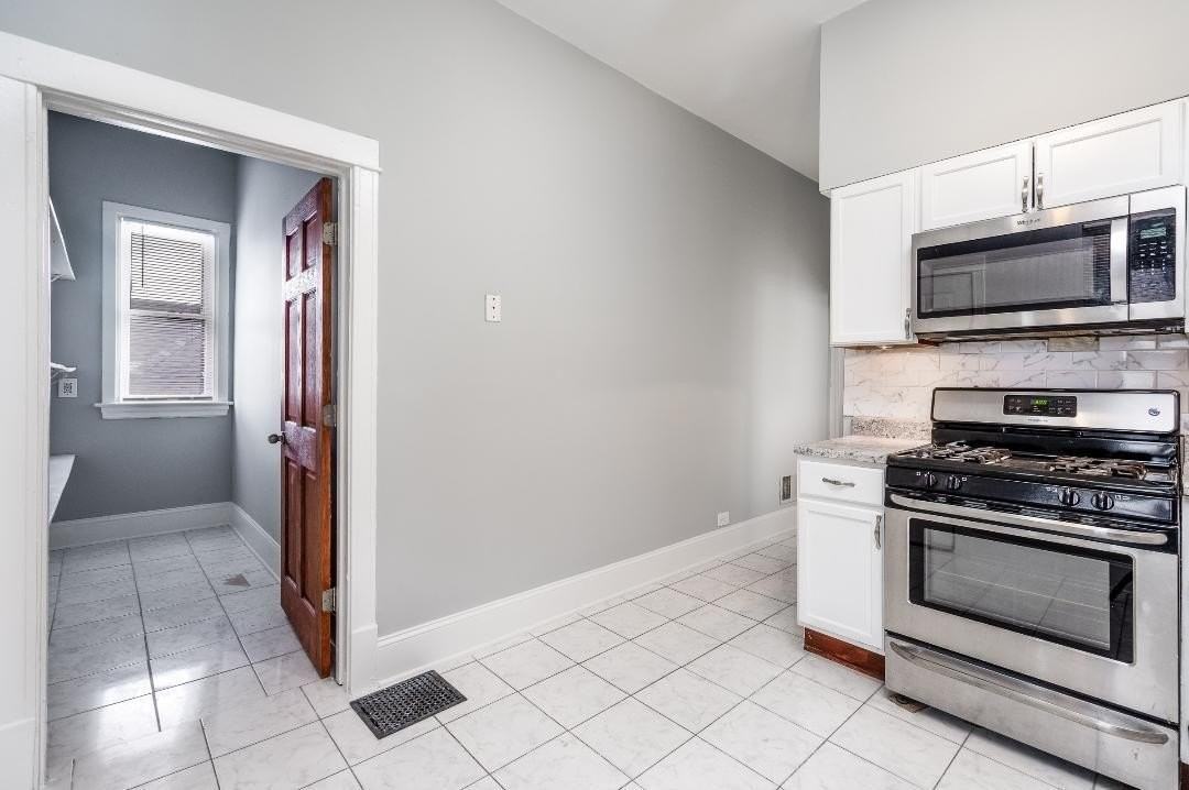 4326 N Avers Ave Apt 2 #2 - Photo 6 of 18