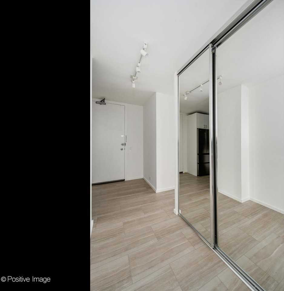 340 W Diversey Pkwy Apt 2616 #2616 - Photo 2 of 19