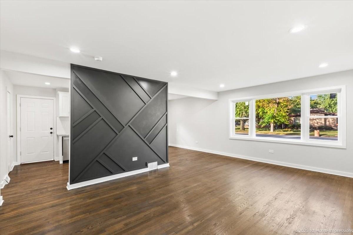 15041 Irving Ave - Photo 4 of 22