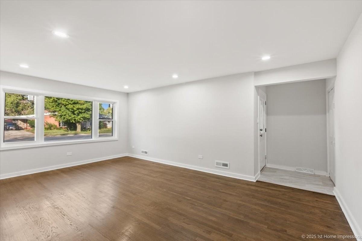 15041 Irving Ave - Photo 5 of 22