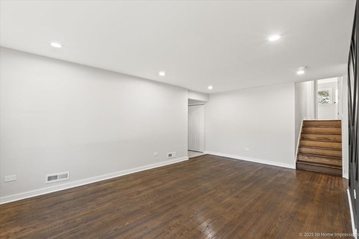 15041 Irving Ave - Photo 6 of 22