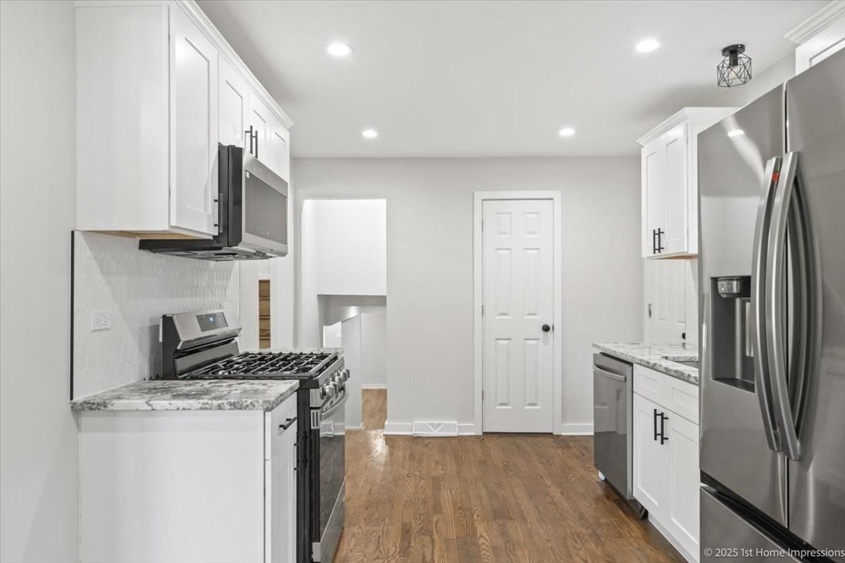 15041 Irving Ave - Photo 7 of 22