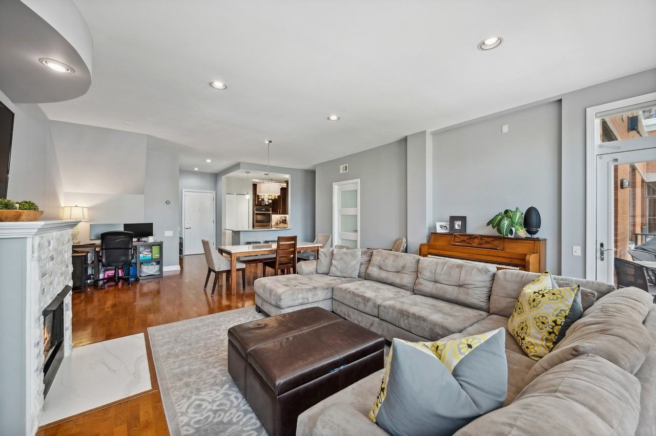 330 N Clinton St Apt 603 #603 - Photo 6 of 16