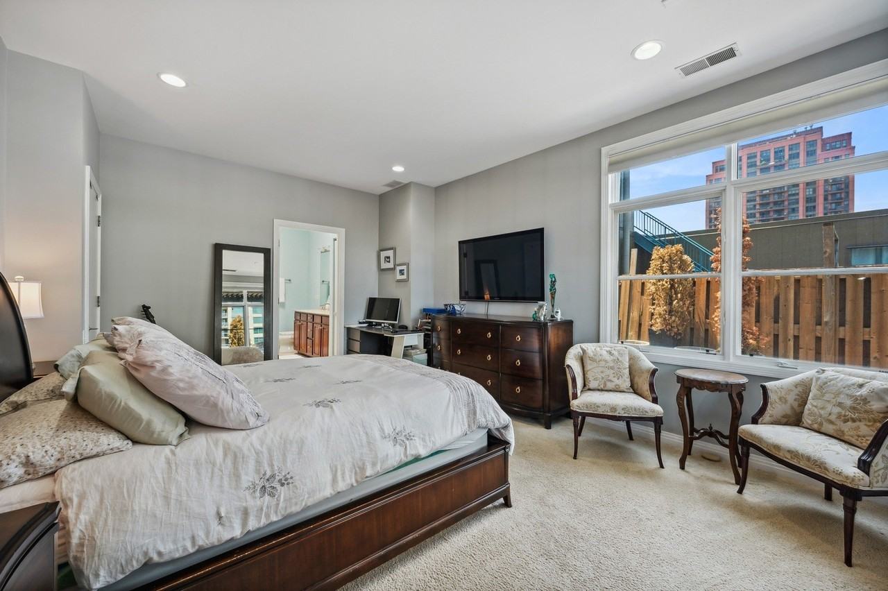 330 N Clinton St Apt 603 #603 - Photo 7 of 16