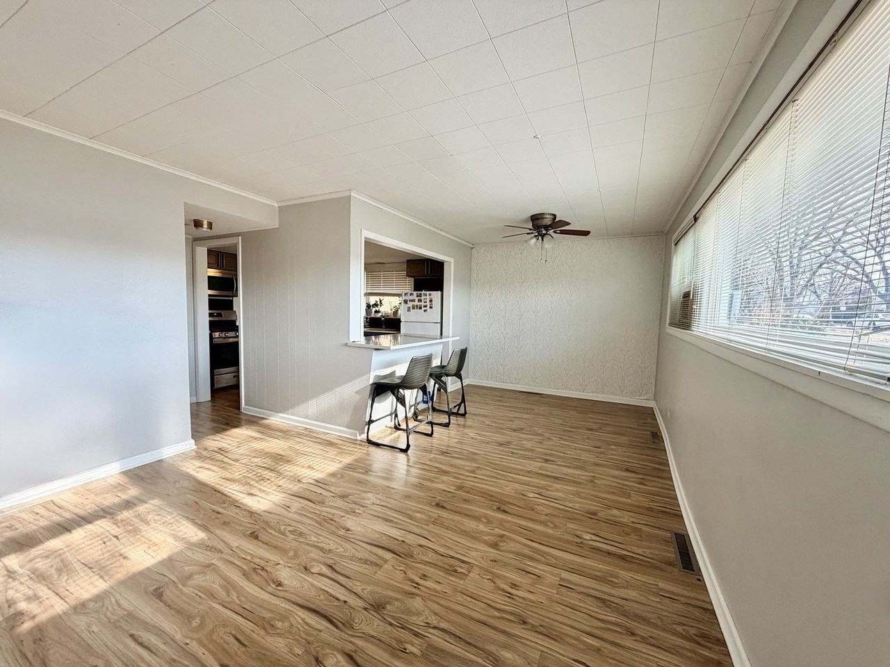 7238 W Crain St Unit G #G - Photo 2 of 11