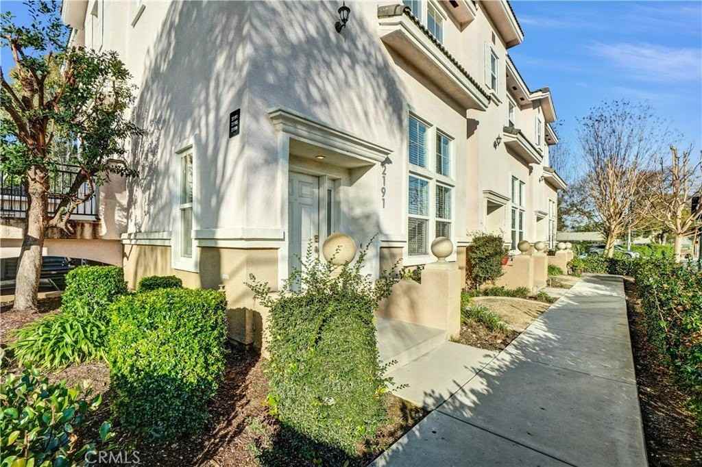 2191 Associated Rd - Photo 4 of 42