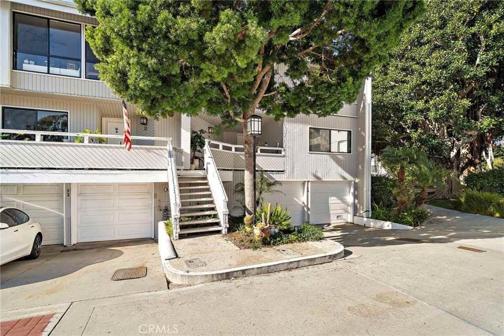 14 Baruna Ct - Photo 2 of 38