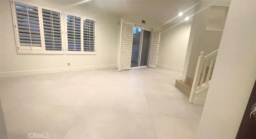 449 Ridgeway - Photo 3 of 8