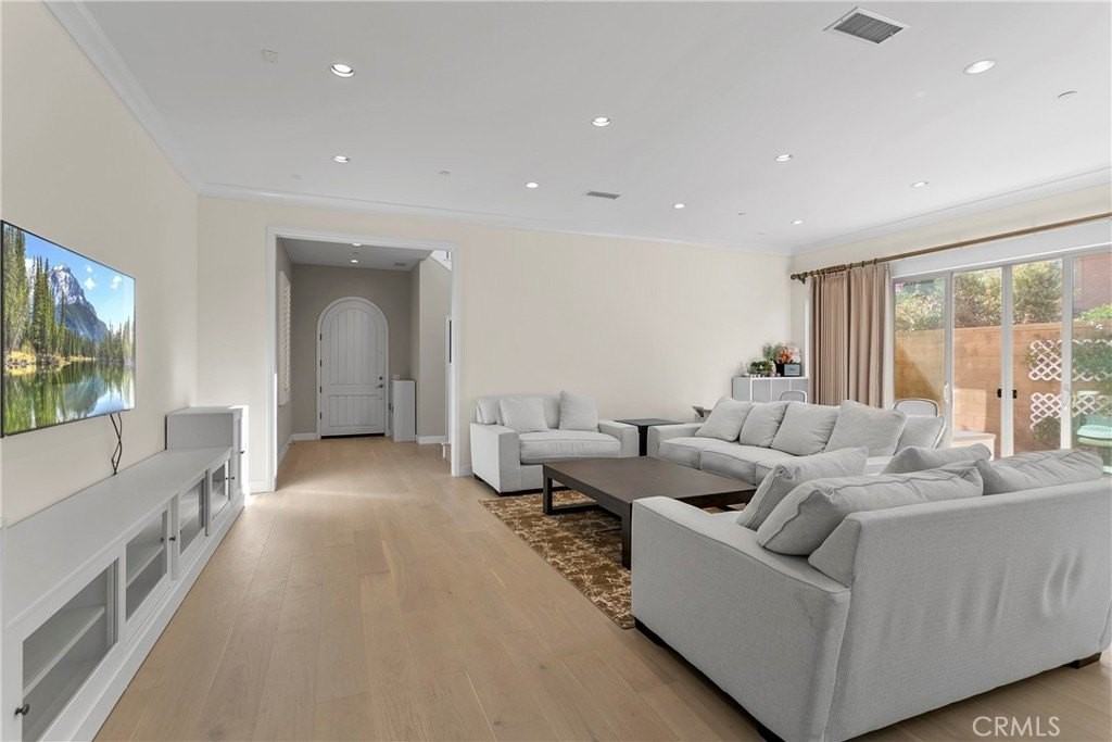 76 Gardenhouse Way - Photo 6 of 32