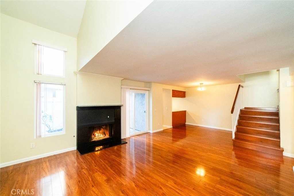 923 Lombard Ct - Photo 3 of 31