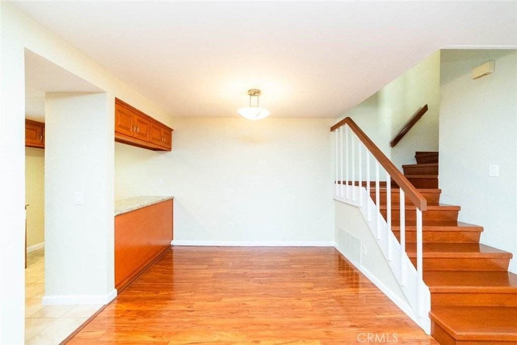 923 Lombard Ct - Photo 5 of 31