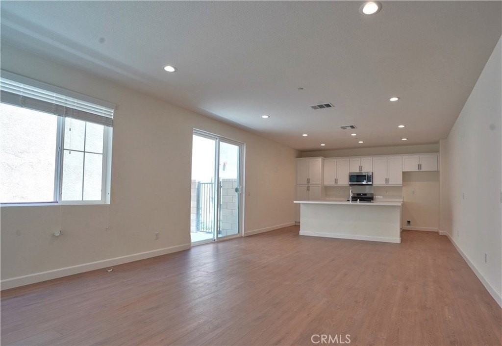 136 Trellis Ct - Photo 3 of 28