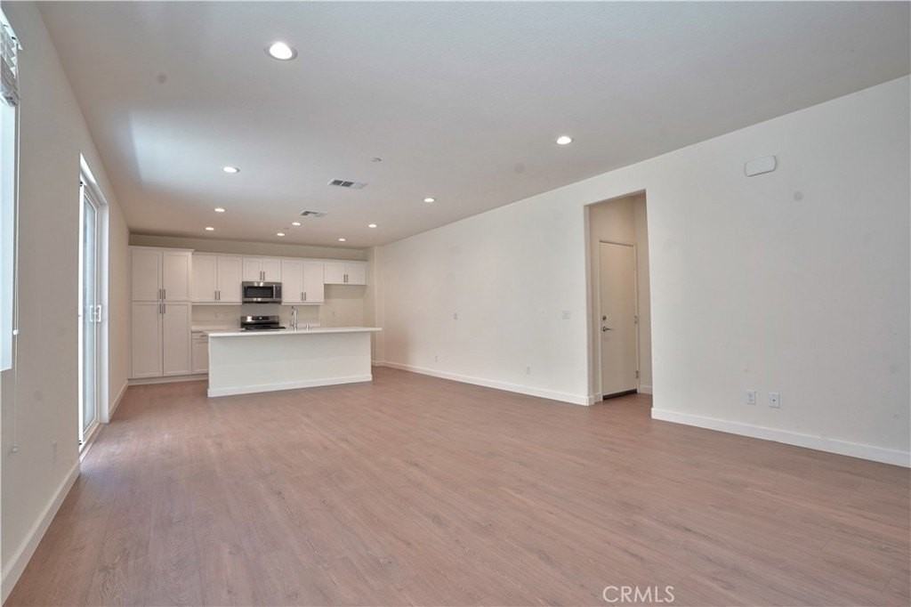 136 Trellis Ct - Photo 4 of 28