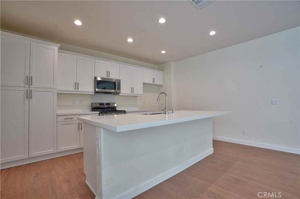 136 Trellis Ct - Photo 5 of 28