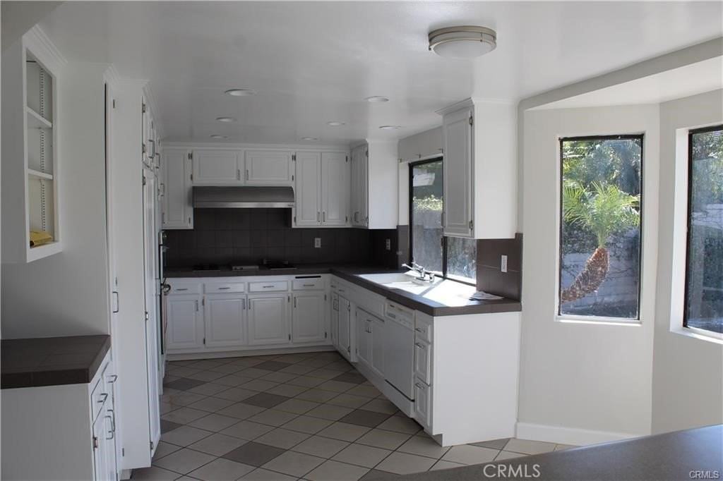 25082 Owens Lake Cir - Photo 2 of 8