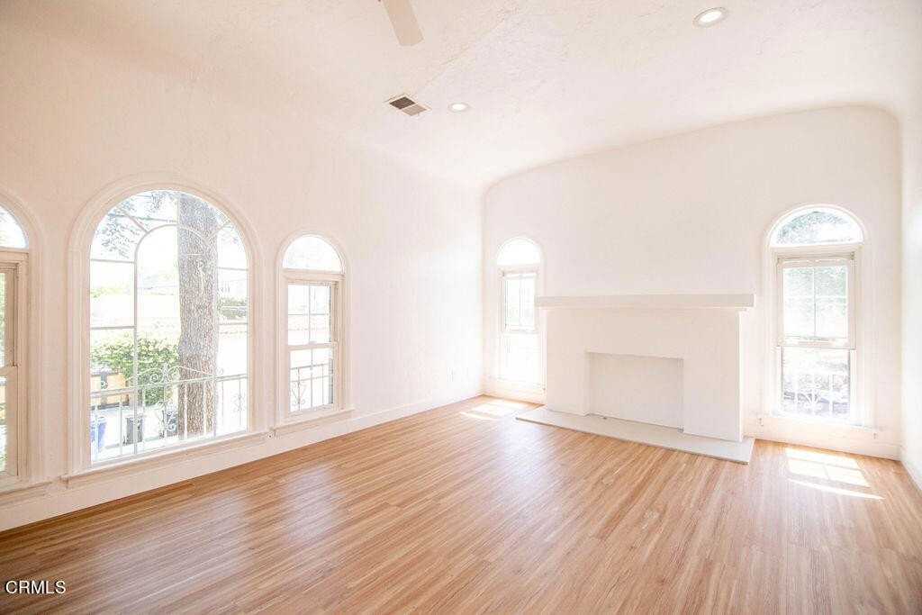 5166 Packard St - Photo 3 of 21