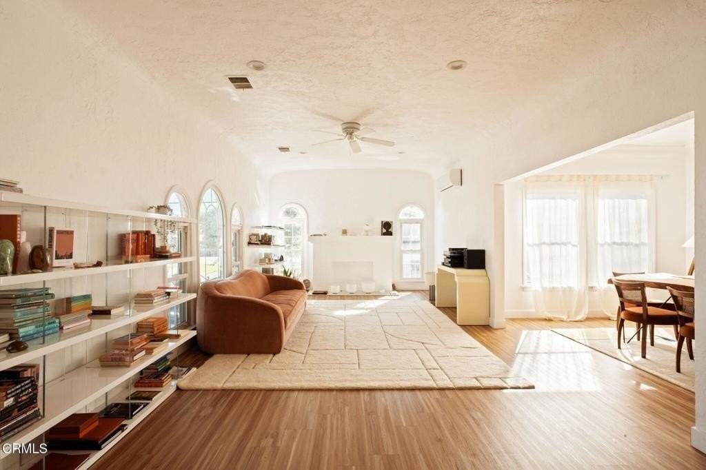 5166 Packard St - Photo 5 of 21