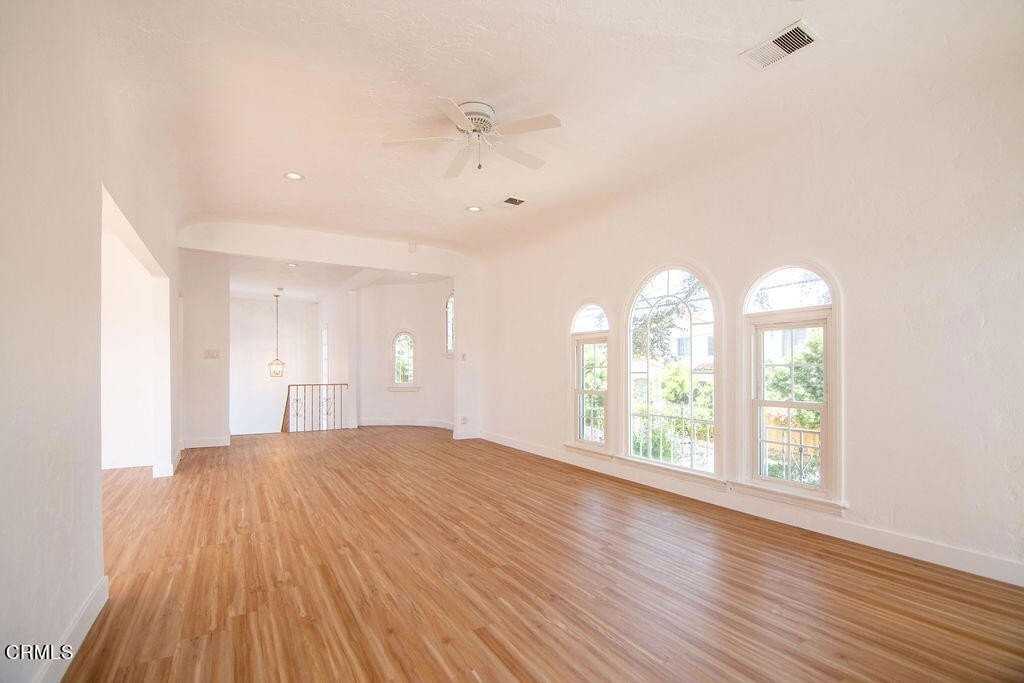 5166 Packard St - Photo 6 of 21